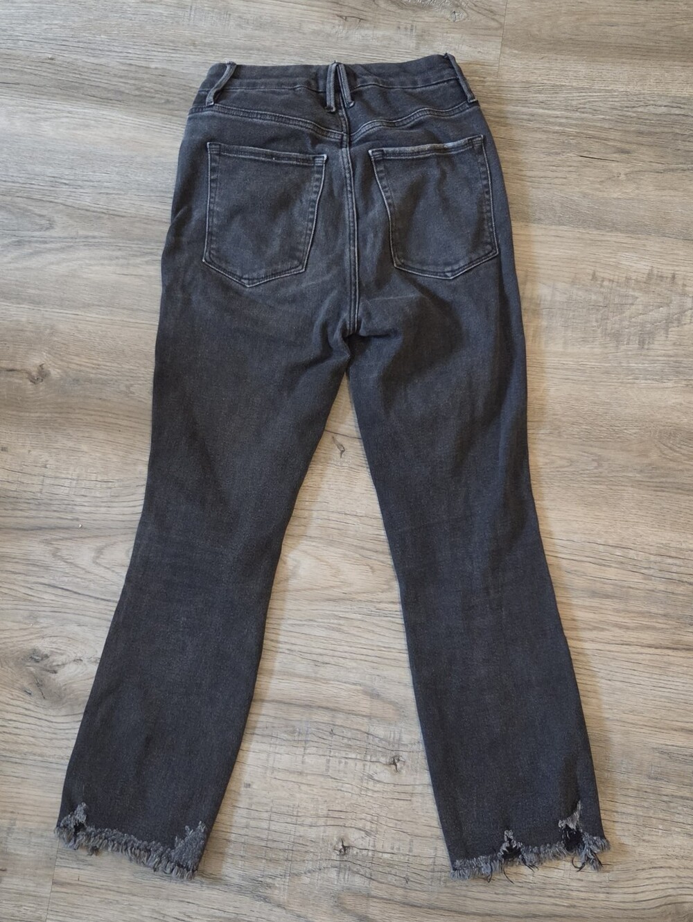 Good American Good Curve High-Rise Washed Black Denim Raw Hem Jeans, 6/28 - Picture 4 of 16
